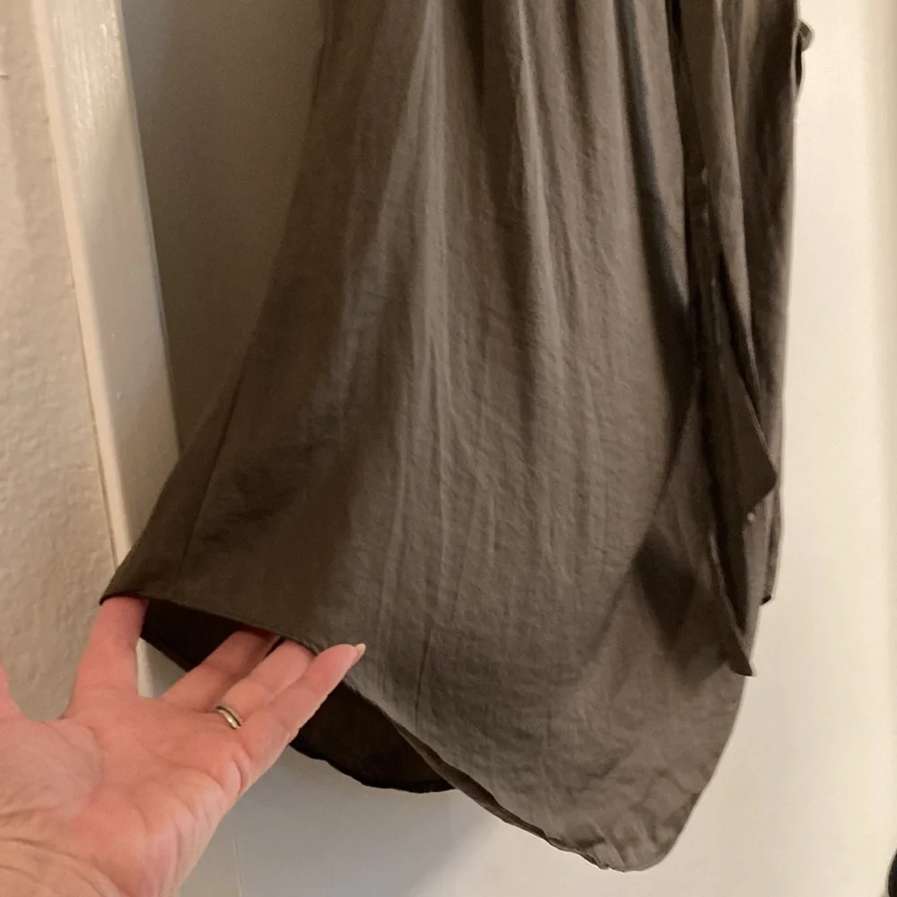 Beautiful Cabi Olive blouse - Picture 3 of 9